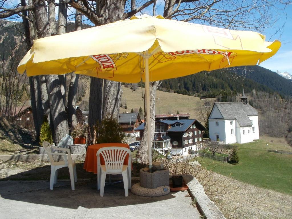 Hotel Pez Ault Disentis Bagian luar foto
