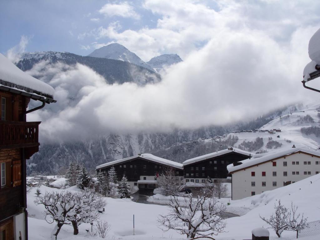 Hotel Pez Ault Disentis Bagian luar foto