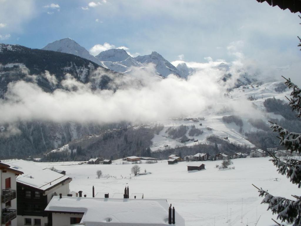 Hotel Pez Ault Disentis Bagian luar foto